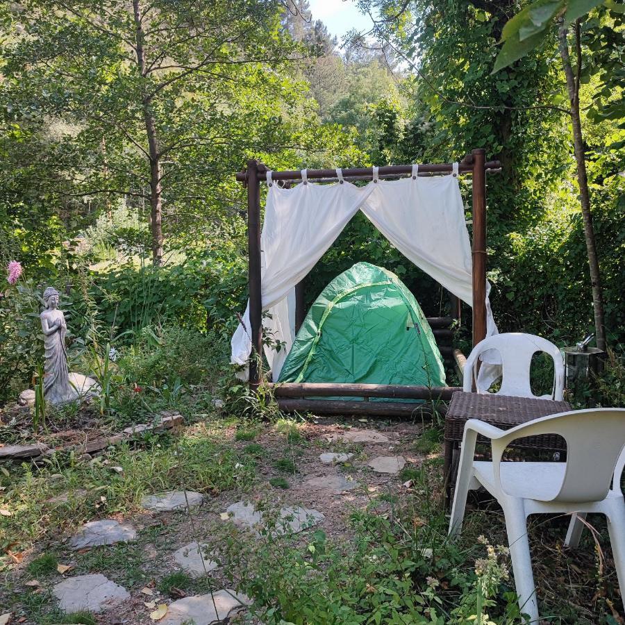 Tente Dans Gazebo Thai Dans Jardin En Bord De Riviere Сент-Андре-де-Вальборнь Экстерьер фото